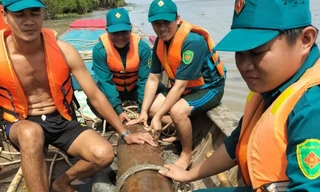 Đi đánh cá, phát hiện quả bom gần 340 kg còn nguyên ngòi nổ