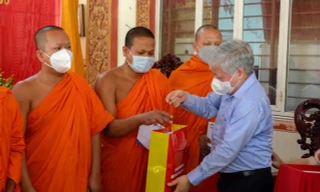 Chủ tịch Ủy ban Trung ương MTTQ Việt Nam chúc Tết Chôl Chnăm Thmây tại Cần Thơ