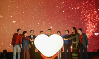 Các đại biểu thực hiện nghi thức phát động Chương trình "Điều ước cho em".