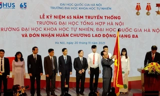 Trường Đại học Khoa học Tự nhiên nhận Huân chương Lao động hạng ba