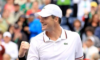 John Isner lật đổ Novak Djokovic