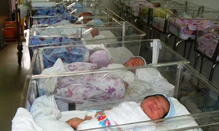 Tổng cục Dân số ‘khuyên’ phụ nữ sinh thêm con