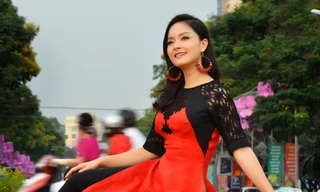 Diễn viên Lan Phương rực rỡ trên phố xuân