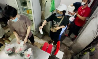 Quán ăn đêm Hà Nội bán 800 suất/ngày mùa Euro