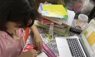 Học sinh than trời vì học online lên tới 10 tiết/ ngày, thầy cô cũng oải vì “độc thoại“