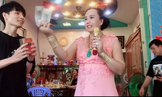 Fan Cai Lậy trai xinh gái đẹp nườm nượp thăm cô Minh Hiếu “Bảy Miếng Đất”