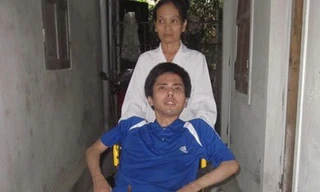 Chàng trai 10 năm ngồi xe lăn dự thi ĐH Vinh