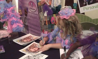 Cuộc sống xa xỉ của triệu phú sắc đẹp 6 tuổi