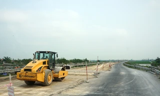 Đoạn đường đang được gấp rút sửa chữa