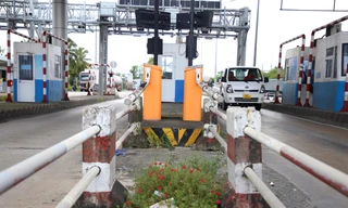 Trạm BOT Cai Lậy sau 5 năm dừng thu phí: Cabin phủ bụi, cỏ dại mọc đầy