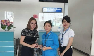 Nữ nhân viên sân bay trả lại viên kim cương hơn nửa tỷ đồng cho khách