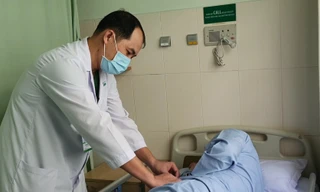 Nam thanh niên 27 tuổi suýt hoại tử dương vật vì đeo nhẫn tìm cảm giác lạ