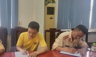 Tài xế lái Mercedes 210km/h trên cao tốc để quay clip 'khoe với bạn bè'