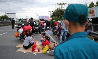 Hồi hương tự phát, đoàn người 'tiến thoái lưỡng nan' tại cửa ngõ Hậu Giang