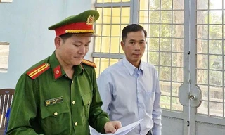 Giám đốc Văn phòng đăng ký đất đai chỉ đạo miễn thu tiền dịch vụ cho bản thân và 55 người thân quen