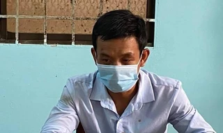 Khởi tố đối tượng không khai báo y tế, dùng gạch tấn công cảnh sát