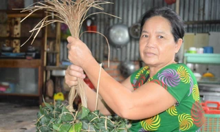 Rộn ràng làng nghề gói bánh ú lá tre dịp Tết Đoan Ngọ ở Cà Mau