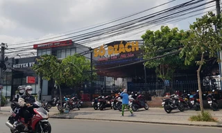 Xông vào quán nhậu đâm chém loạn xạ, nhiều người bị thương