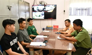 Xử lý nhóm thanh niên chạy xe máy bằng 1 bánh, quay clip đưa lên mạng để câu like