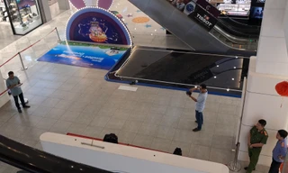 Cô gái nhảy từ tầng 5 trung tâm thương mại ở Tiền Giang