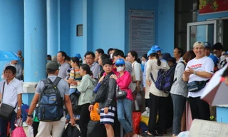 Tàu đi Phú Quốc, Nam Du tạm ngừng hoạt động, hàng trăm hành khách 'chôn chân' tại bến cảng