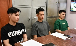 Bắt khẩn cấp nhóm thanh niên đăng video khoe 'tài' bốc đầu xe máy lên mạng