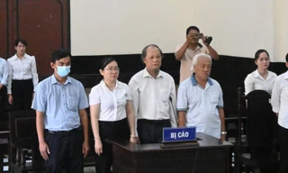 Cựu giám đốc CDC Tiền Giang cùng thuộc cấp hầu toà vì nhận 2 tỷ đồng 'lại quả' 
