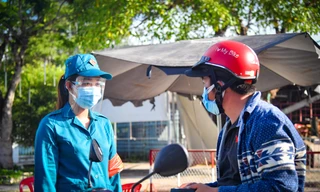 Nữ chiến sĩ 'sao vuông' nơi tuyến đầu chống dịch 