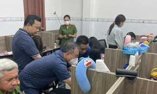 Bắt nhóm đòi nợ thuê qua app, cắt ghép ảnh để 'bôi xấu' con nợ