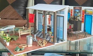 Nữ sinh Sóc Trăng làm mô hình nhà giống y như thật, gợi nhớ Tết xưa 