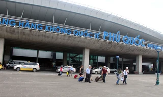 Nhân viên sân bay Phú Quốc trả lại hơn 125 triệu đồng cho khách bỏ quên