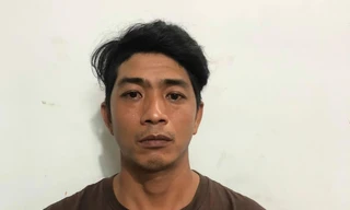 Thiếu nợ cờ bạc, gã thợ sơn đâm chủ nhà, giúp việc trọng thương để cướp tài sản 