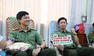 Hơn 300 cán bộ, chiến sĩ Công an tỉnh Kiên Giang hiến máu tình nguyện