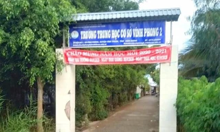 Hiệu trưởng bị mất chức vì để giáo viên vào nhà nghỉ với nữ sinh