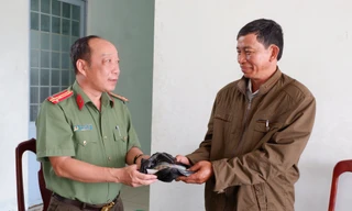 Nhặt được hơn 70 triệu, nhờ công an trao trả lại người đánh rơi 