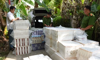 Tài xế ô tô chở thuốc lá lậu tông xe cảnh sát giao thông ở Tiền Giang