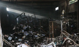 Siêu thị sách ở Sóc Trăng tan hoang sau đám cháy