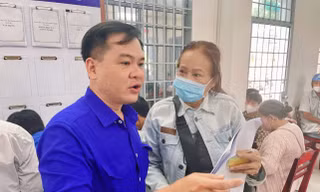 Áo xanh An Giang 'phủ sóng' trung tâm hành chính, hỗ trợ làm thủ tục số