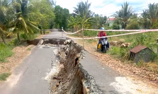 Thiệt hại hơn 2.900ha tôm, trên 400 điểm sạt lở, sụt lún do hạn hán ở Kiên Giang