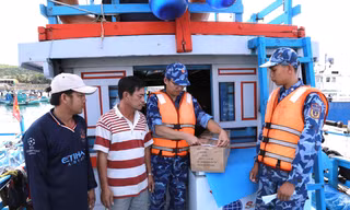 Liên tiếp bắt giữ tàu cá vi phạm IUU trên biển Tây Nam