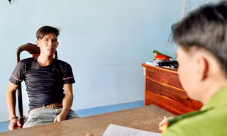 Tạm giữ kẻ bạo hành con riêng 7 tuổi của người tình đến hôn mê
