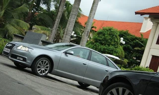 Các nhà nhập khẩu ôtô chính hãng bắt đầu sốt ruột