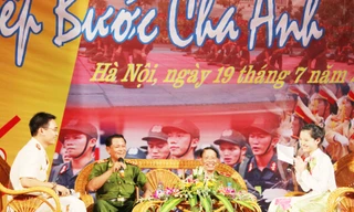 Thượng tướng Lê Thế Tiệm và Thiếu tướng Trương Hữu Quốc giao lưu cùng đoàn viên, thanh niên Học viện CSND