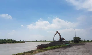 Đoạn cua cong trên sông Kinh Mông – nơi UBND tỉnh Hải Dương có chủ trương chấp thuận cho một doanh nghiệp xây dựng thêm cảng