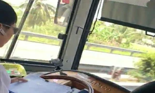 Hình ảnh lái xe bất chấp tính mạng của hành khách