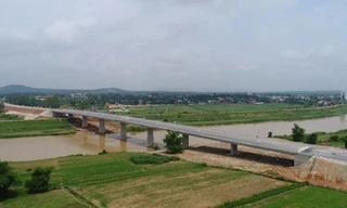 Trong khi nhiều dự án BT chưa có đường đã lấy đất, dự án cầu Hiếu ở Nghệ An đã xong nhưng chưa được giao đất