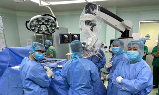 Cần Thơ: Phẫu thuật thay khớp cho 3 bệnh nhân U100