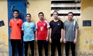 Mang hung khí xông vào đám cưới, chém 4 người trọng thương