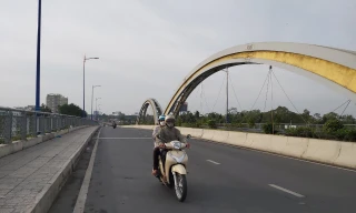 Đường phố vắng vẻ