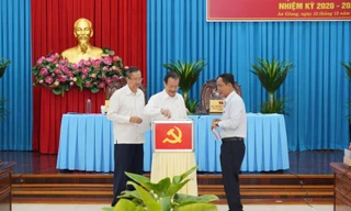 Lấy phiếu tín nhiệm lãnh đạo chủ chốt tỉnh An Giang